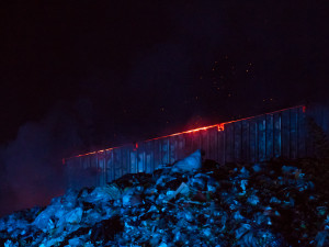 Požár skládky na Proseči