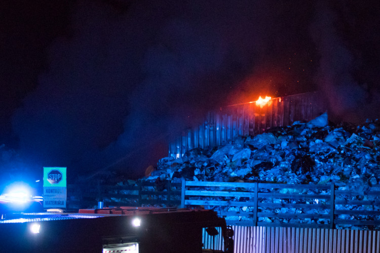 Požár skládky na Proseči