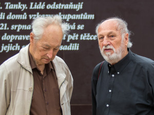 Pietní akt před libereckou radnicí