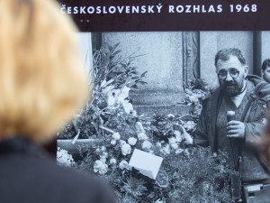 Pietní akt před libereckou radnicí