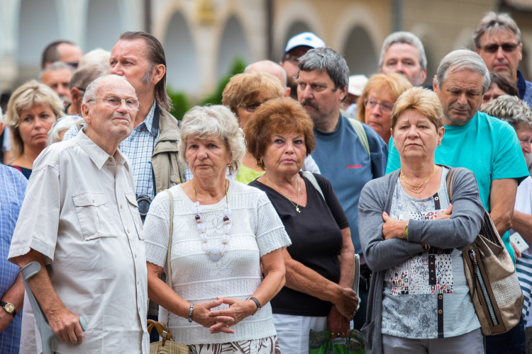 Pietní akt před libereckou radnicí