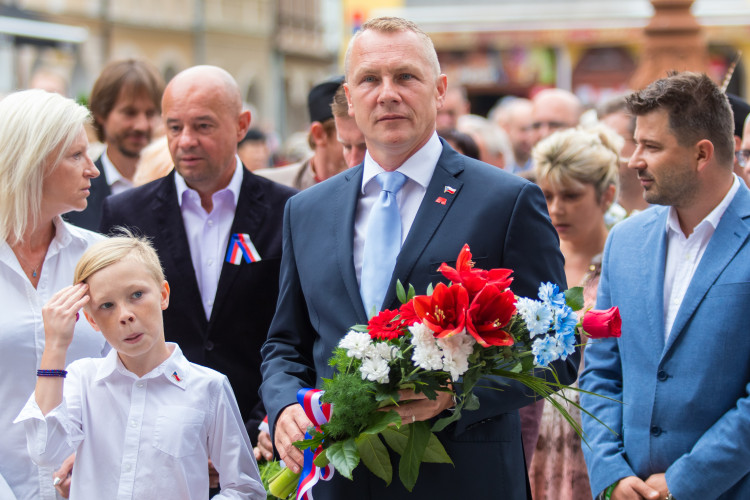 Pietní akt před libereckou radnicí