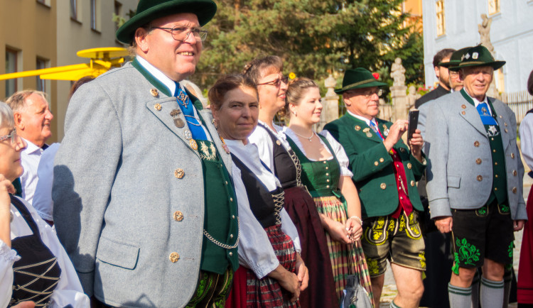 Slavnostní odhalení desky u kostela sv. Anny