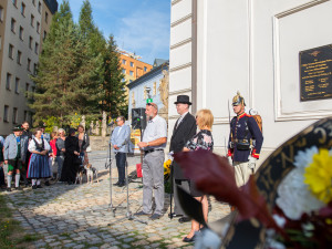 Slavnostní odhalení desky u kostela sv. Anny
