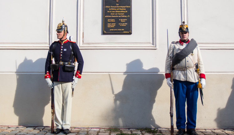 Slavnostní odhalení desky u kostela sv. Anny