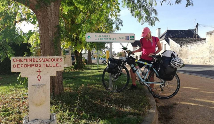 Alena Ledlová projíždí celou Evropu na kole