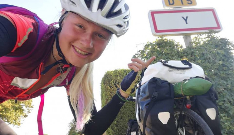 Alena Ledlová projíždí celou Evropu na kole