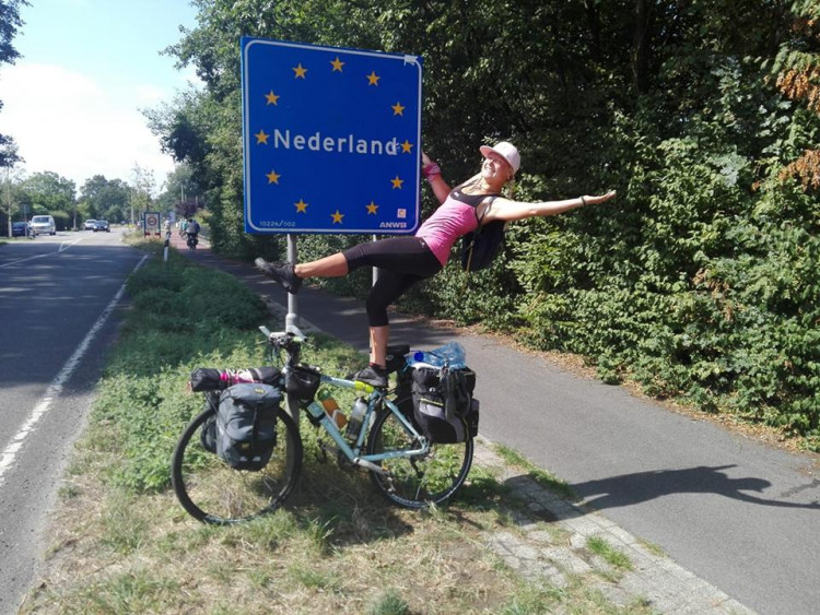 Alena Ledlová projíždí celou Evropu na kole