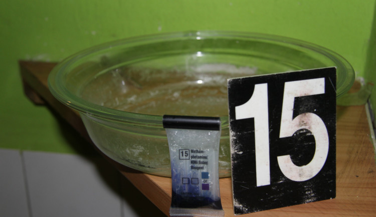 Policisté odhalili varnu drog na Semilsku