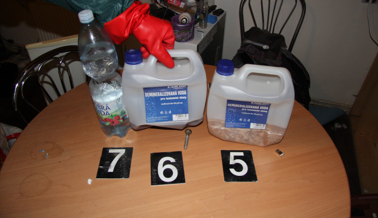 Policisté odhalili varnu drog na Semilsku