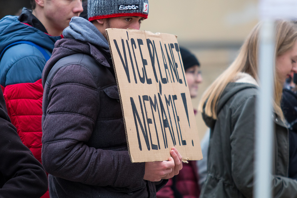 Studenti stávkovali za klima před libereckou radnicí