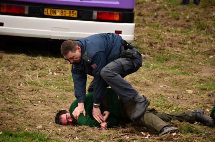 Složky zasahovaly u hořícího autobusu plného vězňů