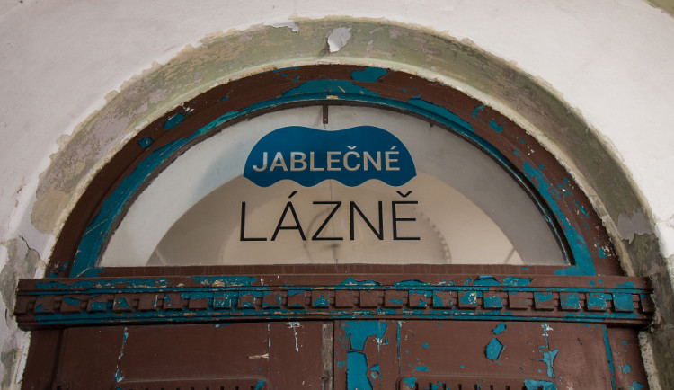 Nahlédněte do Jablečných lázní