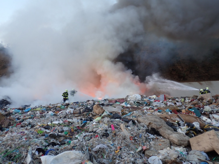 Hořící skládka