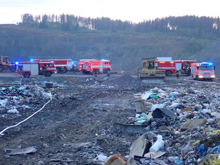 Hořící skládka