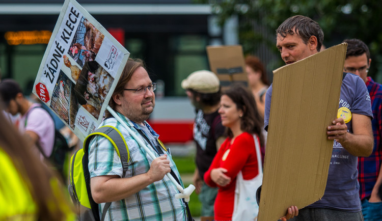 Pochodu za práva zvířat se zúčastnily stovky lidí