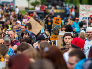 Pochodu za práva zvířat se zúčastnily stovky lidí