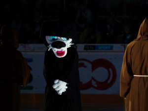 Tygři porazili Vítkovice v hallooweenském utkání 3:2