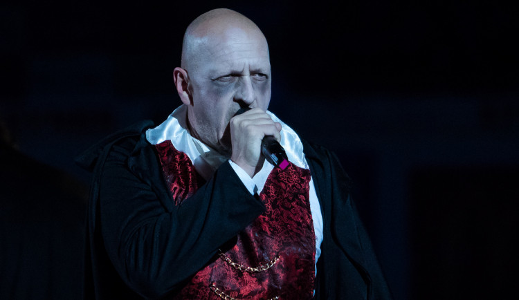 Tygři porazili Vítkovice v hallooweenském utkání 3:2