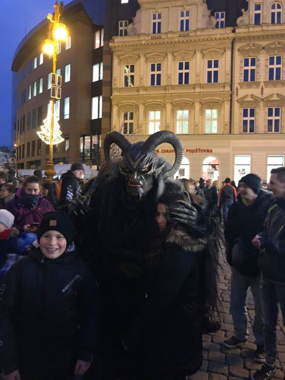 Krampus čerti před radnicí