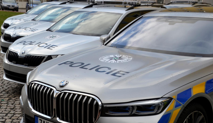 Dvacet nových aut pro policii