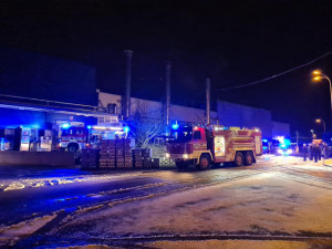 Požár stroje ve výrobní hale v Hrádku