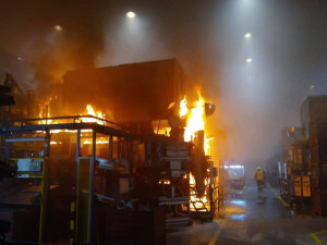 Požár stroje ve výrobní hale v Hrádku