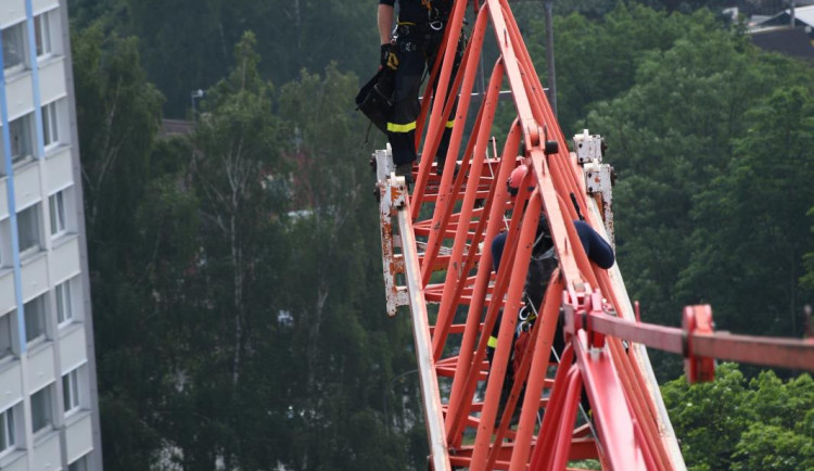 Cvičení hasičů na jeřábu