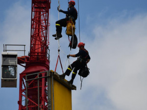 Cvičení hasičů na jeřábu
