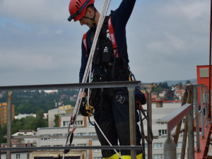 Cvičení hasičů na jeřábu