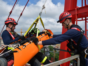 Cvičení hasičů na jeřábu