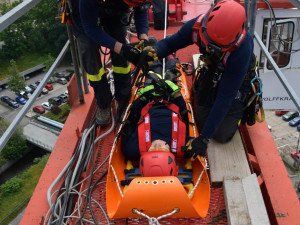 Cvičení hasičů na jeřábu
