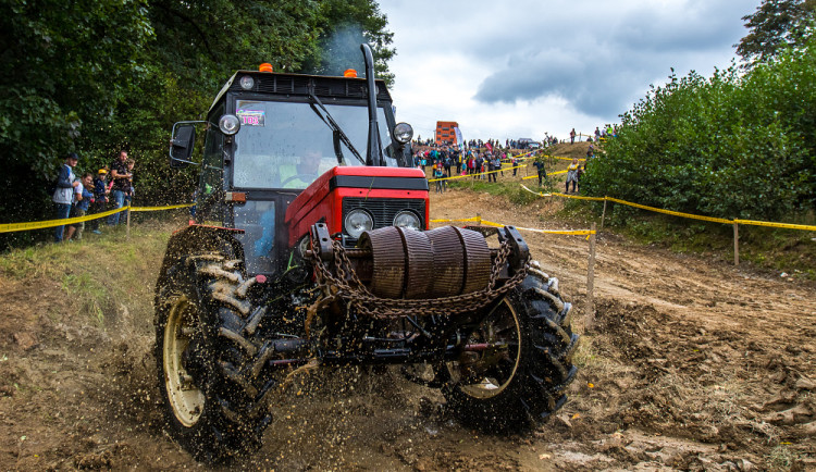 Závody traktorů v Bozkově