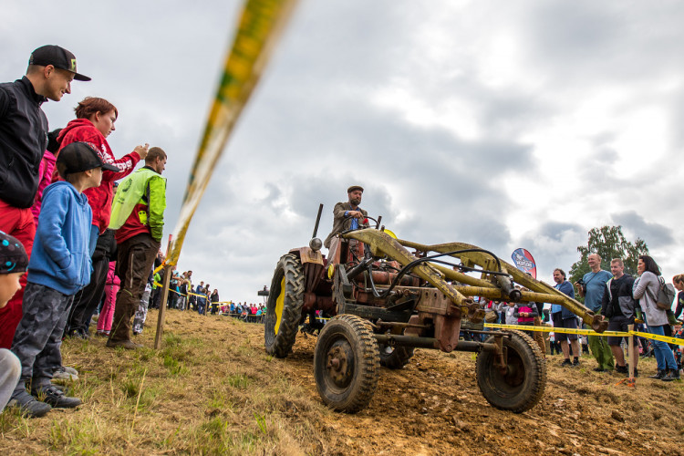 Závody traktorů v Bozkově