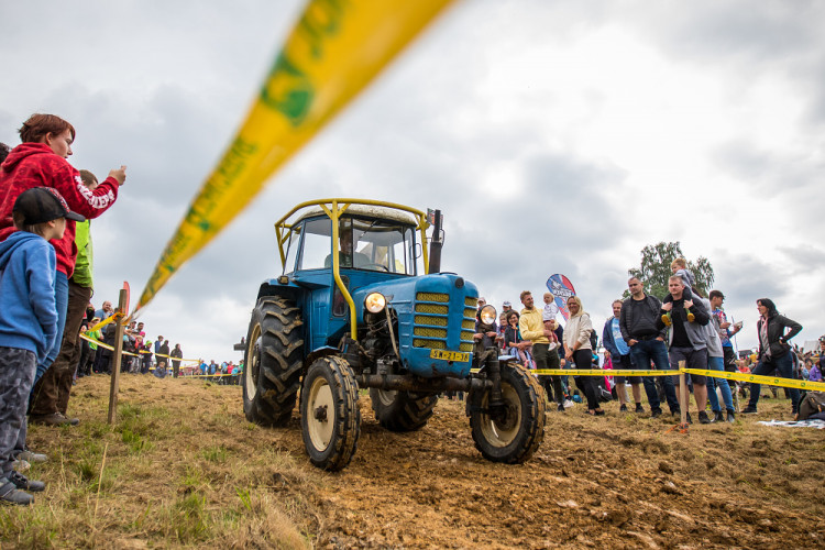 Závody traktorů v Bozkově