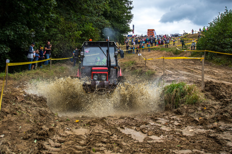 Závody traktorů v Bozkově