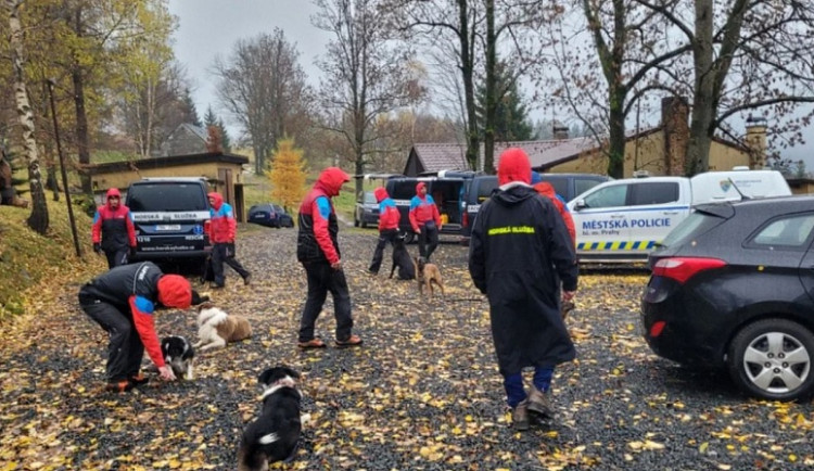 Cvičení kynologů horské služby v Krkonoších