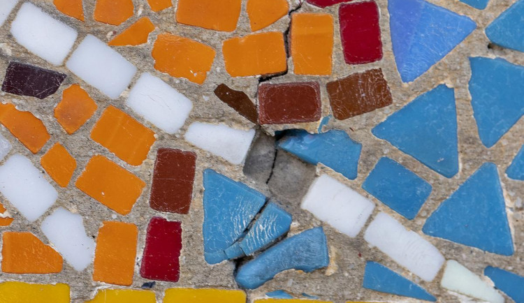 Mozaiku z 50. let zachránili restaurátoři