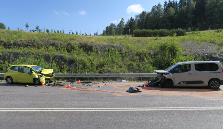 Nehoda na silnici mezi Libercem a Jabloncem