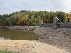 Přehrada je téměř vypuštěná