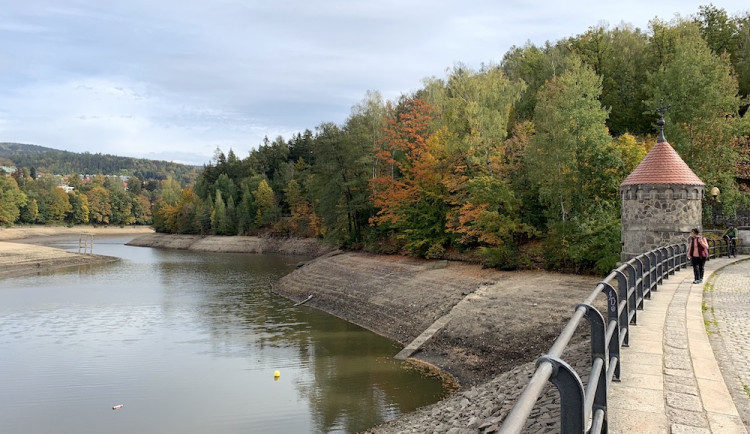 Přehrada je téměř vypuštěná