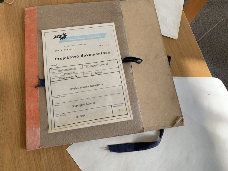 V některých kancelářích jsou stále nejrůznejší poklady