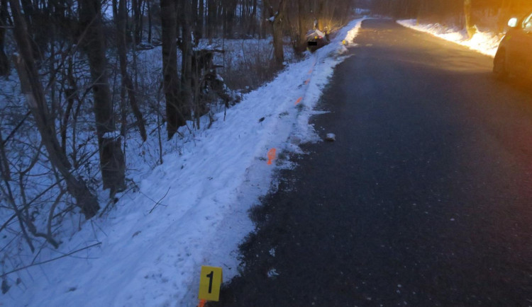 Pod vlivem alkoholu narazila do tří stromů
