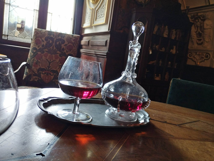 Nově vytvořený prvorepublikový interiér na zámku Frýdlant