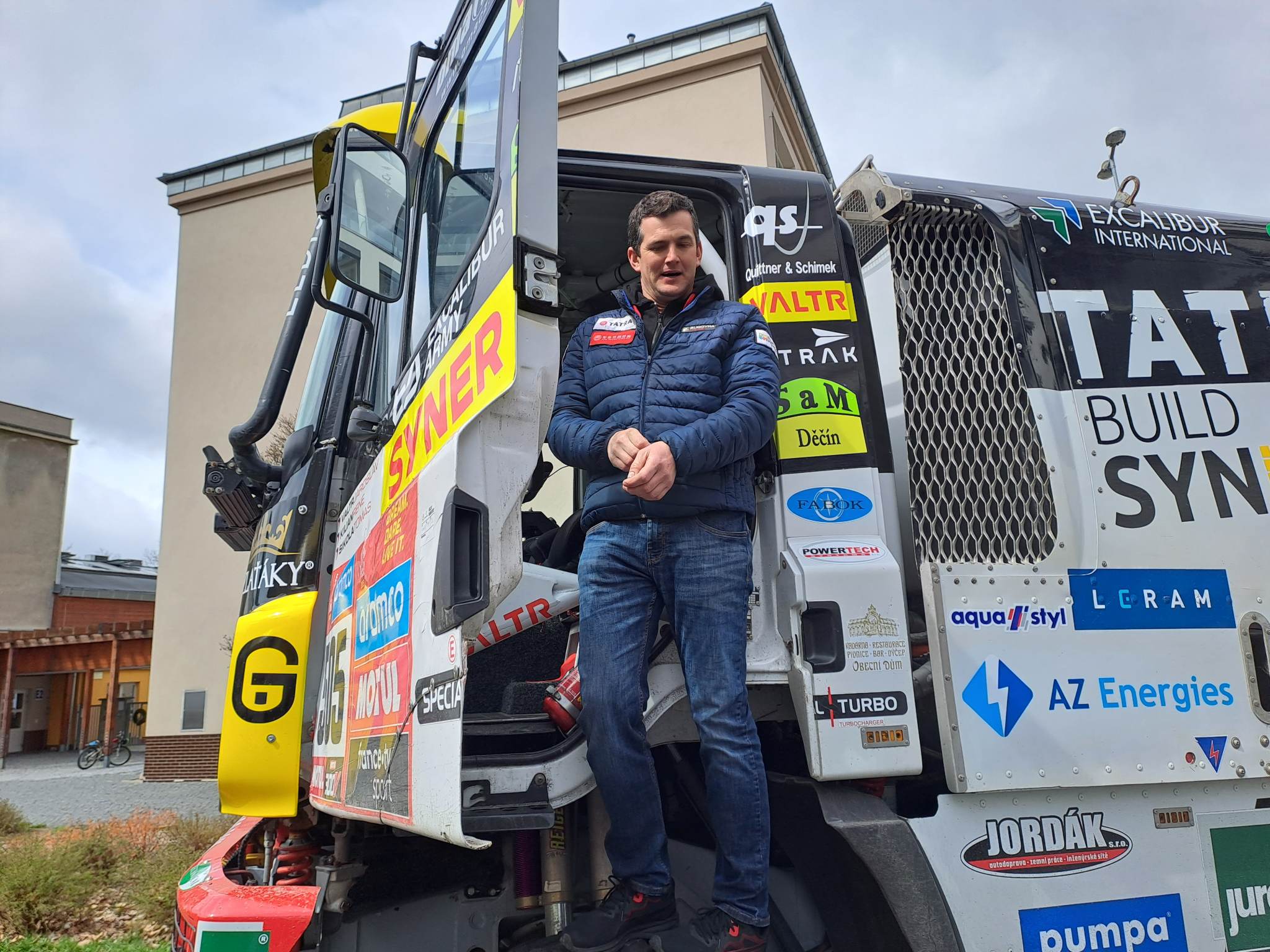 Speciály z Rallye Dakar burácely na náměstí u univerzity