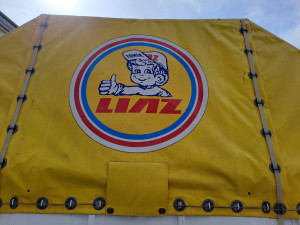 Speciály z Rallye Dakar burácely na náměstí u univerzity