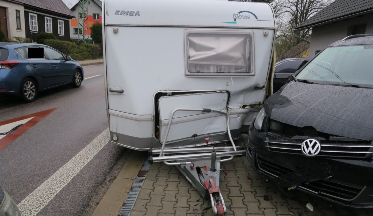 Autu se za jízdy odpojil přívěs