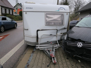 Autu se za jízdy odpojil přívěs