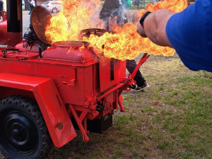 Polní kuchyň v plamenech