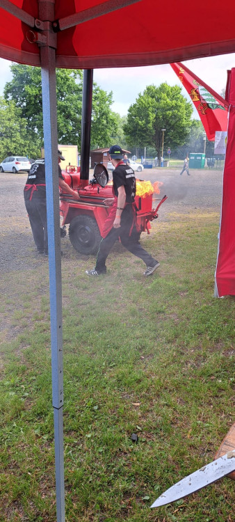 Polní kuchyň v plamenech